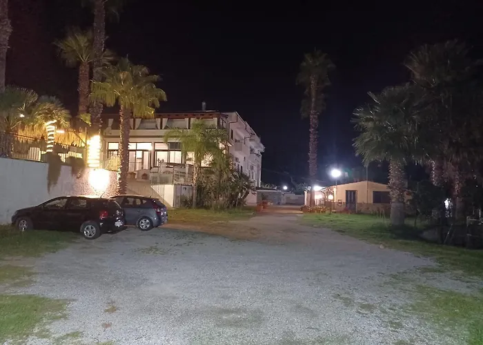 Hotel Con Piscina Palm House